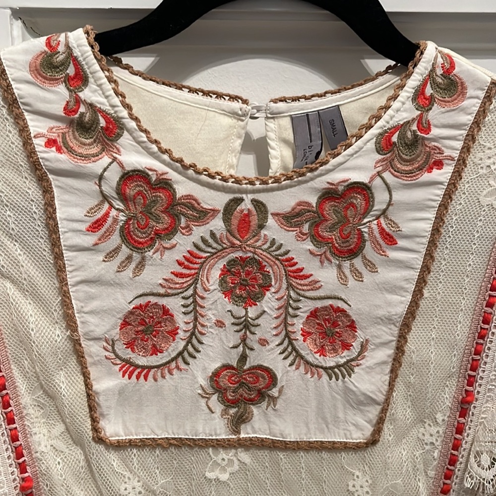 Bl^nk London lace floral boho top, long sleeves. Size small. NWOT - Picture 6 of 8